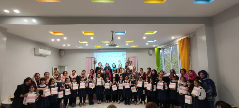 نقش مادر در موفقیت دانش آموزان-روشنگران